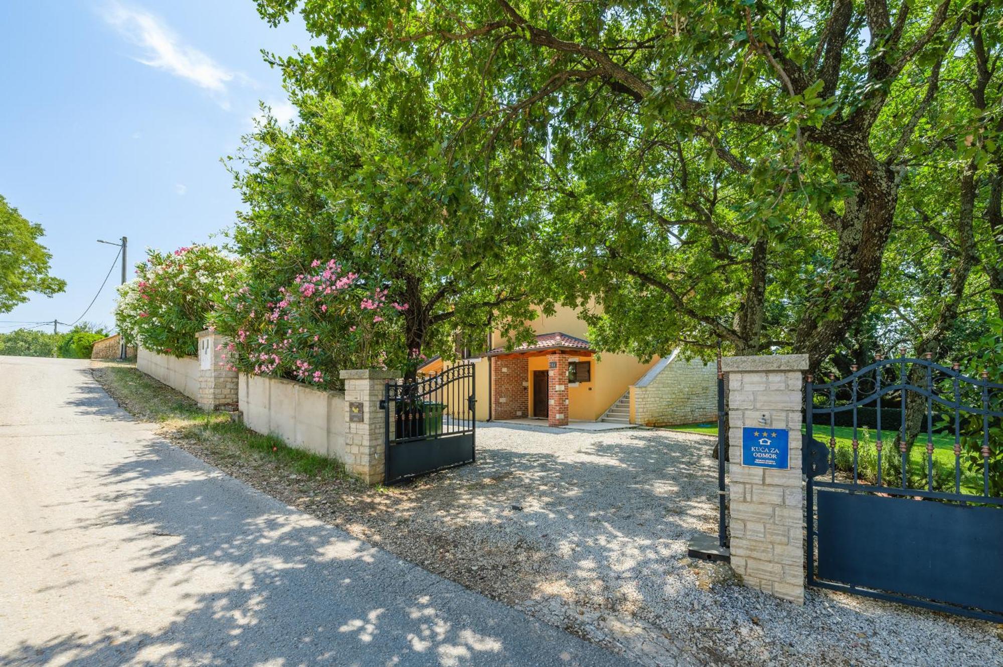 Villa Hrast Bacva Вишнян Экстерьер фото
